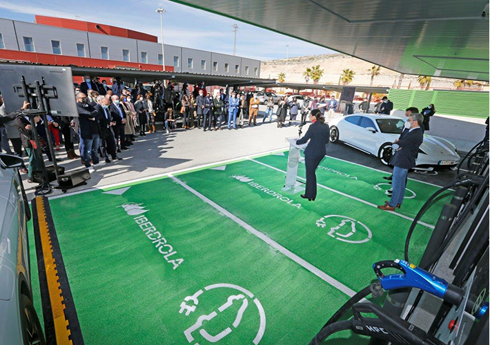 Foto Iberdrola inaugura el mayor hub de recarga ultrarrápida para vehículos eléctricos del sur de Europa.